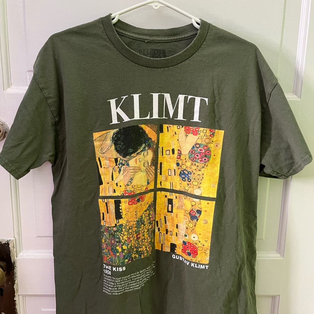 Klimt “The Kiss” tshirt green size Large